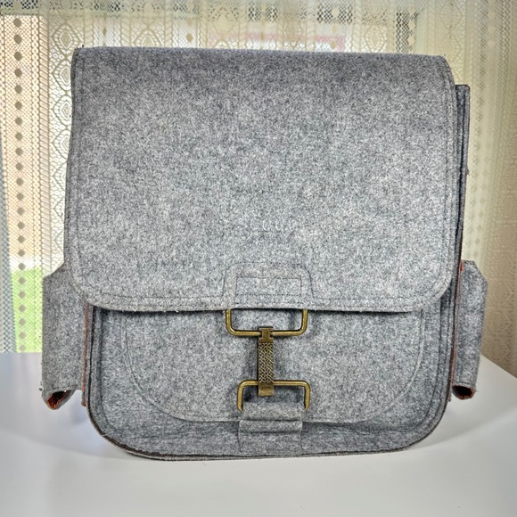Scout Handbags - SCOUT Felt Crossbody diaper Bag Buckle‎ Flap Grey Orange Interior changing pad